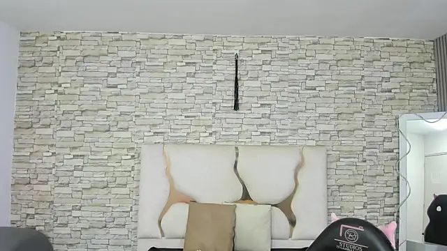 Yenn tay online show from 06-26-26, 11:58
