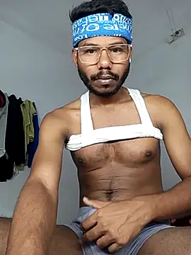 Snapshot of Robin681 chatting on 06-18-26, 04:35 Robin681 online show from 06-18-26, 04:35
