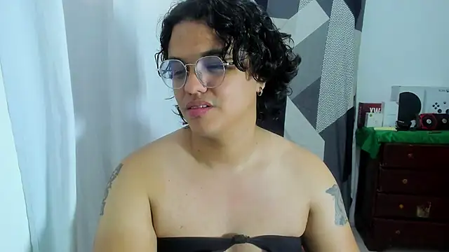 Snapshot of Diane_exotic chatting on 07-17-26, 06:57 Diane exotic online show from 07-17-26, 06:57