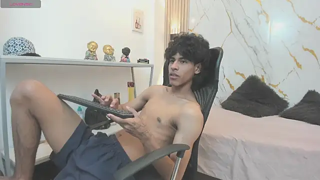 Snapshot of Zayn_Fox32 chatting on 05-07-26, 07:19 Zayn Fox32 online show from 05-07-26, 07:19