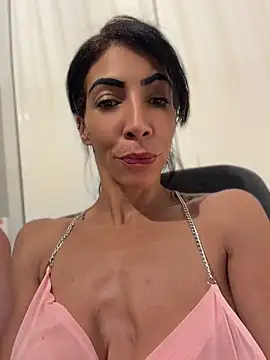 Snapshot of Yasmiinee chatting on 06-07-26, 10:13 Yasmiinee online show from 06-07-26, 10:13