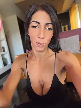 Snapshot of Yasmiinee chatting on 06-10-26, 10:36 Yasmiinee online show from 06-10-26, 10:36