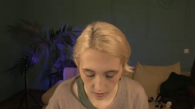 Elen Moore online show from 04-27-26, 05:49