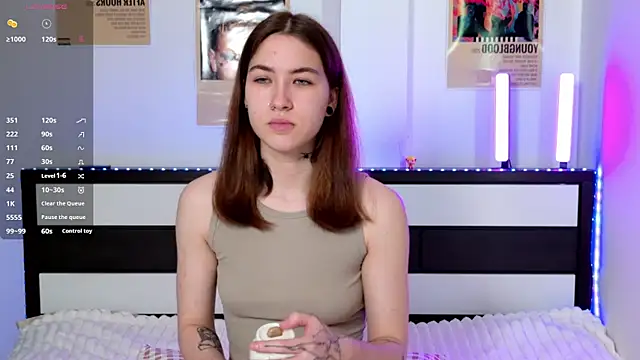 EvaAndLuna online show from 05-14-26, 01:34