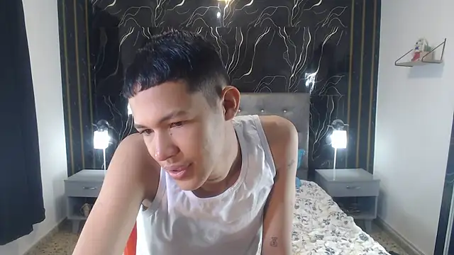 PhillipCox online show from 05-25-26, 12:44