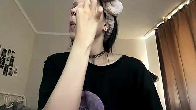 LouisePavlides online show from 06-11-26, 12:14
