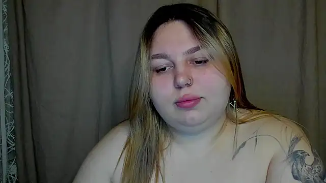 Snapshot of LillyHaigh chatting on 05-11-26, 08:06 LillyHaigh online show from 05-11-26, 08:06