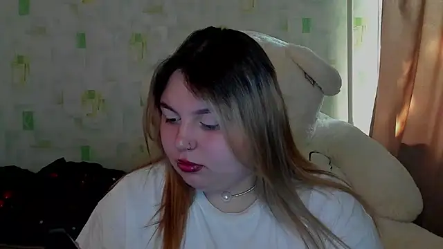Snapshot of LillyHaigh chatting on 05-23-26, 05:56 LillyHaigh online show from 05-23-26, 05:56