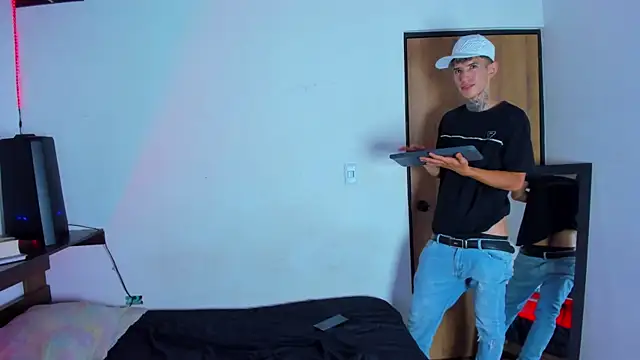 Darwinstark  online show from 04-28-26, 02:27