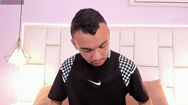 AndresSolorzano1 online show from 05-27-26, 11:51