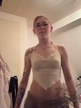 Lina-420 online show from 05-18-26, 07:52