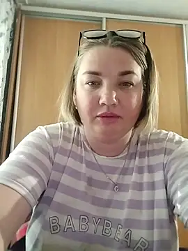 Snapshot of MiyaOlliver chatting on 06-05-26, 03:51 MiyaOlliver online show from 06-05-26, 03:51