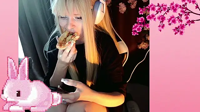 Snapshot of AmmiRinn chatting on 06-13-26, 01:53 AmmiRinn online show from 06-13-26, 01:53