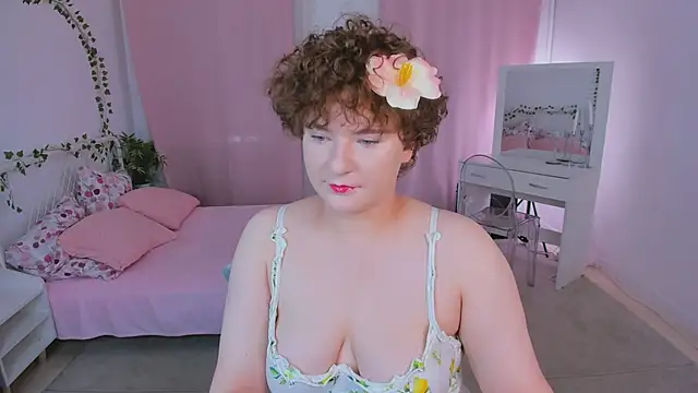 Snapshot of MelittaStorrie chatting on 07-15-26, 11:37 MelittaStorrie online show from 07-15-26, 11:37