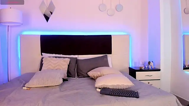 Snapshot of Sky_Loren chatting on 07-27-26, 03:35 Sky Loren online show from 07-27-26, 03:35