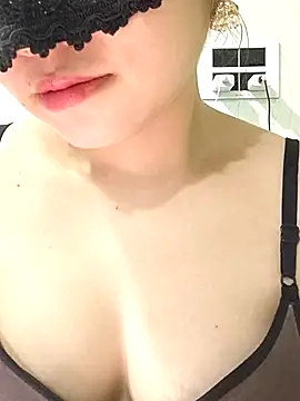 Snapshot of silkyhairs chatting on 06-10-26, 05:45 silkyhairs online show from 06-10-26, 05:45