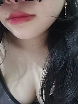 Snapshot of silkyhairs chatting on 06-16-26, 06:49 silkyhairs online show from 06-16-26, 06:49