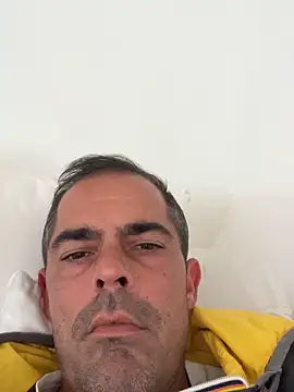 Snapshot of Riccardo86xx chatting on 05-02-26, 01:38 Riccardo86xx online show from 05-02-26, 01:38