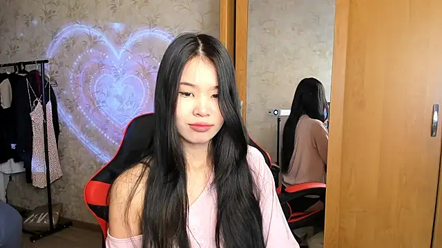 Akiba cute online show from 05-14-26, 12:34