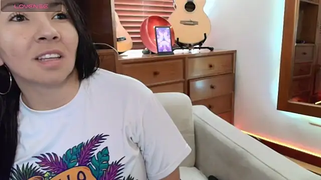 Snapshot of Taliapeach chatting on 06-12-26, 04:28 Taliapeach online show from 06-12-26, 04:28