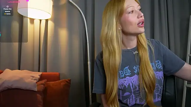 Snapshot of _Mila_Luna_ chatting on 05-22-26, 09:09 Mila Luna online show from 05-22-26, 09:09