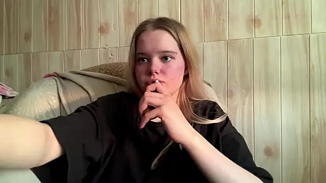 Malinwitch online show from 06-15-26, 03:47