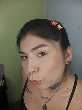 Snapshot of PequenaNena chatting on 06-12-26, 02:54 PequenaNena online show from 06-12-26, 02:54
