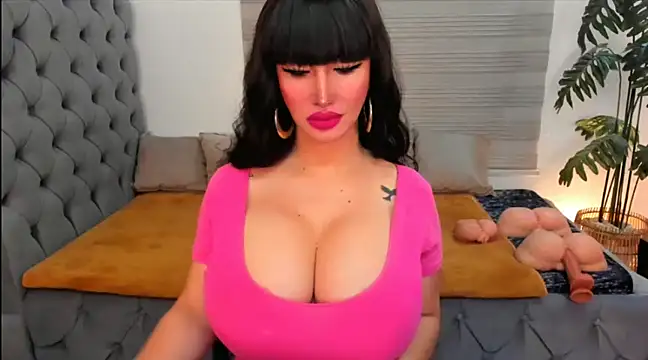 Snapshot of PlayfullMaria chatting on 12-17-24, 02:55 PlayfullMaria online show from 12-17-24, 02:55