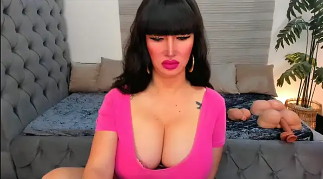 Snapshot of PlayfullMaria chatting on 12-19-24, 03:30 PlayfullMaria online show from 12-19-24, 03:30