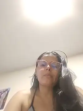 Snapshot of Bella_Morena27 chatting on 06-02-26, 12:07 Bella Morena27 online show from 06-02-26, 12:07