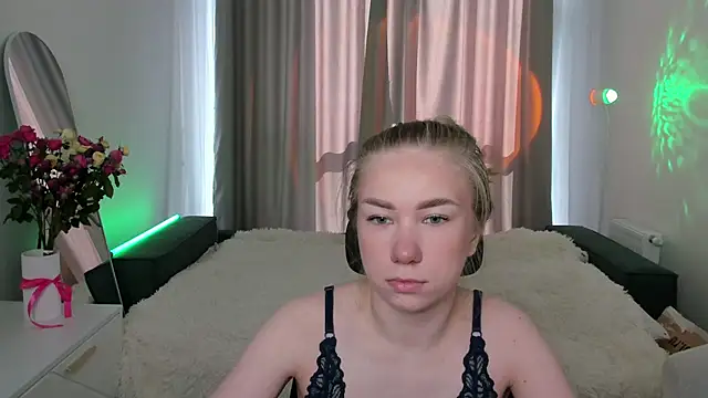 Snapshot of AnnaAlexArti chatting on 05-15-26, 03:57 AnnaAlexArti online show from 05-15-26, 03:57