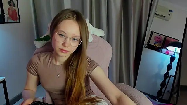 Snapshot of FloraLarsson chatting on 05-07-26, 03:50 FloraLarsson online show from 05-07-26, 03:50