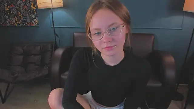 Snapshot of FloraLarsson chatting on 06-11-26, 03:32 FloraLarsson online show from 06-11-26, 03:32