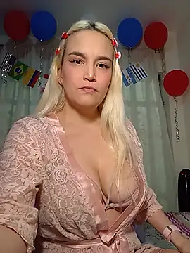 Snapshot of alezzafox chatting on 07-15-26, 05:56 alezzafox online show from 07-15-26, 05:56