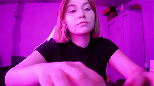 SuzieAllen online show from 05-12-26, 05:32