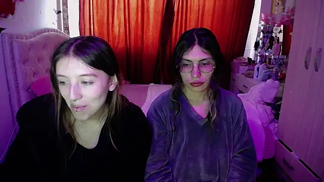 Snapshot of Blair_y_Briar chatting on 05-13-26, 04:26 Blair y Briar online show from 05-13-26, 04:26