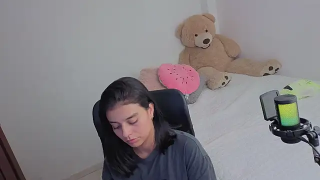 Snapshot of valerihouse_ chatting on 06-03-26, 01:30 valerihouse online show from 06-03-26, 01:30