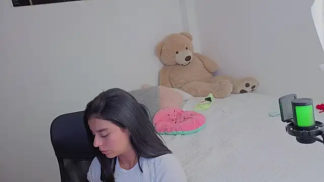 Snapshot of valerihouse_ chatting on 06-18-26, 12:22 valerihouse online show from 06-18-26, 12:22