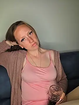 SweetGermanAlina online show from 06-10-26, 07:24