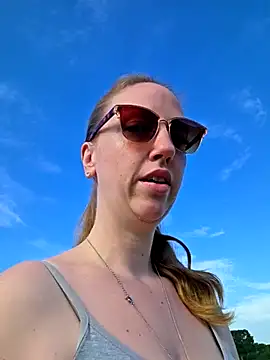 Snapshot of SweetGermanAlina chatting on 06-27-26, 06:07 SweetGermanAlina online show from 06-27-26, 06:07