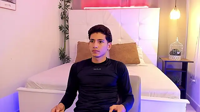 Alejo-and-Thiago online show from 06-18-26, 12:09