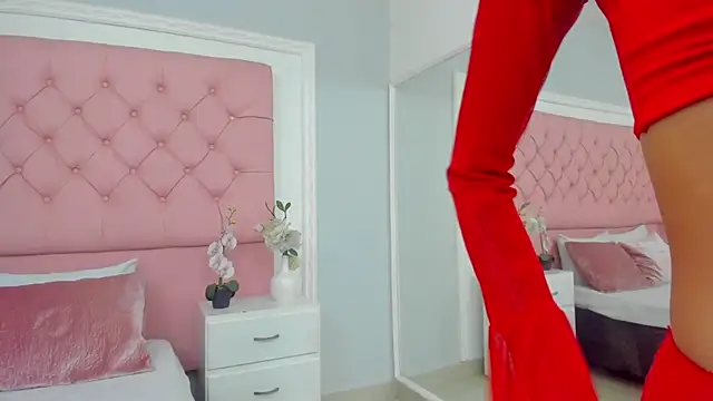 SarahDoll   online show from 06-12-26, 05:34
