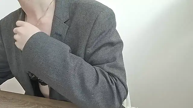 Juultjexoxox online show from 05-18-26, 02:34