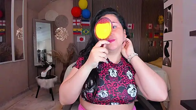 Snapshot of BBWLuxuryMuse chatting on 06-25-26, 11:37 BBWLuxuryMuse online show from 06-25-26, 11:37