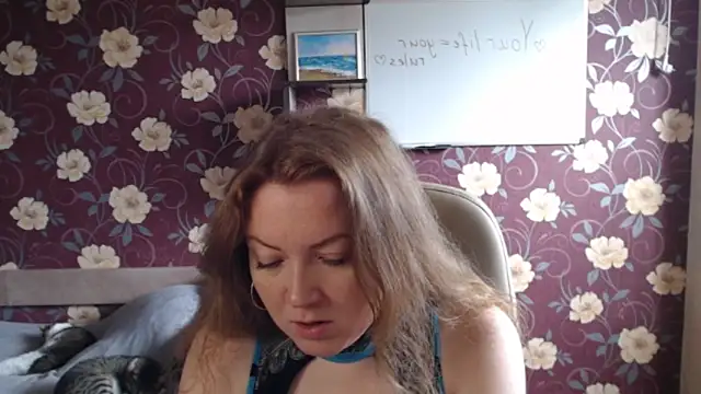 Snapshot of Kate_R chatting on 06-10-26, 12:48 Kate R online show from 06-10-26, 12:48