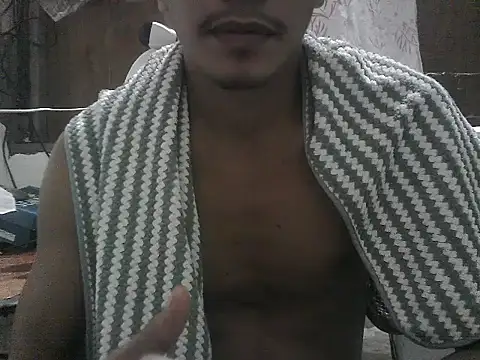 Snapshot of Daddyyum_12 chatting on 05-19-26, 05:41 Daddyyum 12 online show from 05-19-26, 05:41