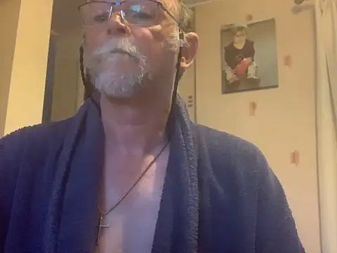 Snapshot of Moonraker64 chatting on 06-19-26, 05:45 Moonraker64 online show from 06-19-26, 05:45