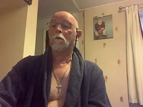 Snapshot of Moonraker64 chatting on 06-30-26, 04:57 Moonraker64 online show from 06-30-26, 04:57