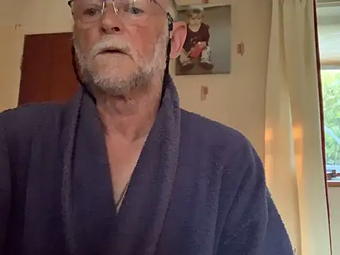 Snapshot of Moonraker64 chatting on 07-22-26, 05:10 Moonraker64 online show from 07-22-26, 05:10