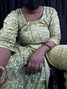 Snapshot of Indianaayra chatting on 05-10-26, 04:56 Indianaayra online show from 05-10-26, 04:56